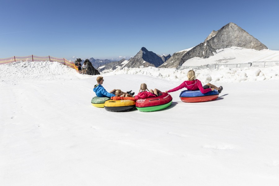Snow Tubing am Hintertuxer Gletscher im Sommer ©Hintertuxer Gletscher