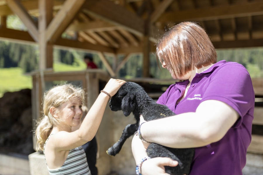 Kinderbetreuung mit Besuch am Bauernhof Hintertuxerhof