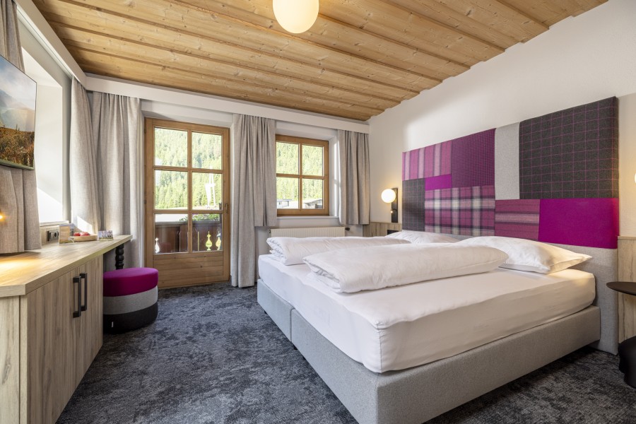 Familiensuite 4 Tirol, Elternschlafbereich mit Doppelbett