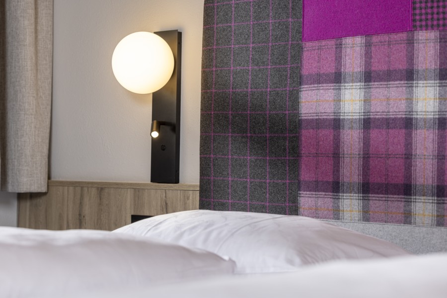 Familiensuite 4 Tirol, Detailfoto vom Doppelbett