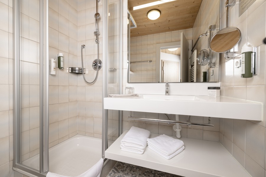 Badezimmer Zimmer Tirol